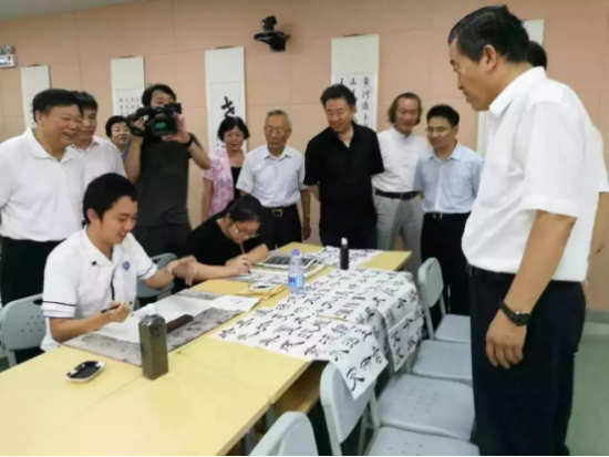 為什么國家越來(lái)越重視書(shū)法教育？