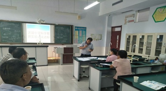 五蓮縣洪凝小學(xué)舉行科學(xué)實(shí)驗人人過(guò)關(guān)培訓活動(dòng)